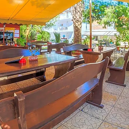 Hotel Elena 2*