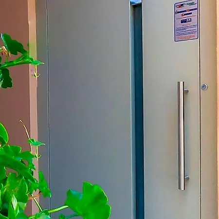 Elena Hotel 2*