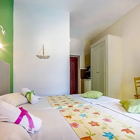 Elena Hotel 2*